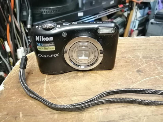 NIKON COOLPIX A10, Digital-Kamera OHNE Speicherkarte!