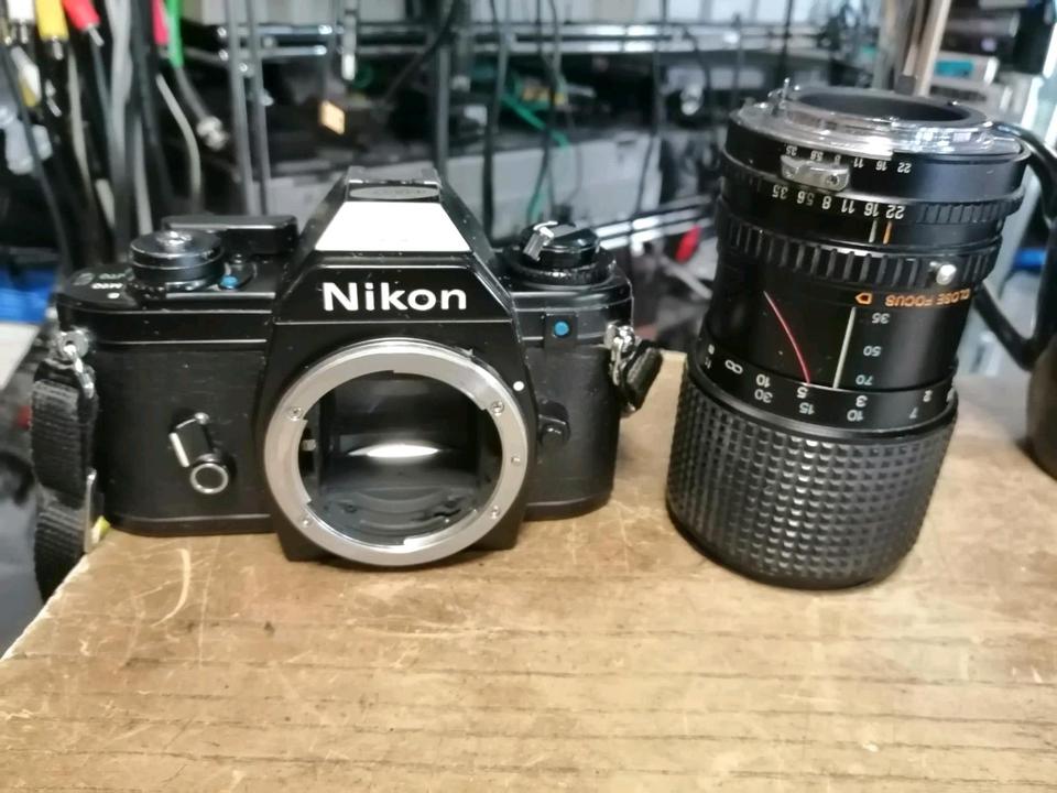 NIKON EM, Analog-Kamera mit Objektiv RMC Tokina 35-105mm