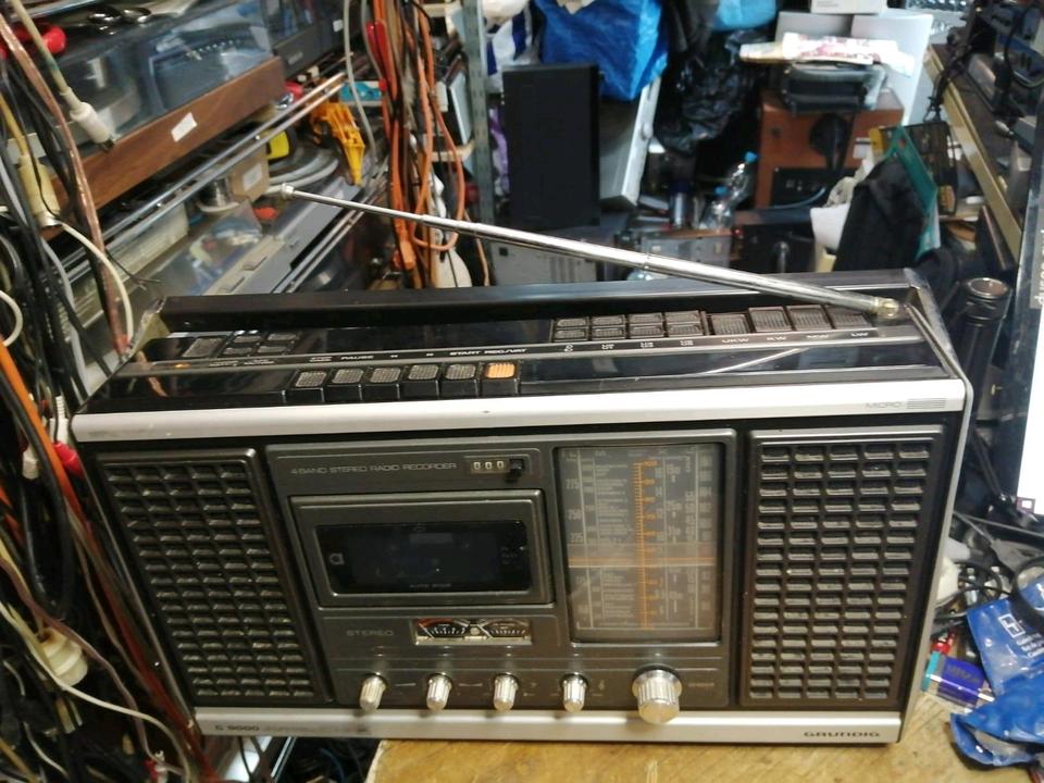 GRUNDIG C9000 AUTOMATIC, Radio-Cassetten-Recorder, etwas DEFEKT!!