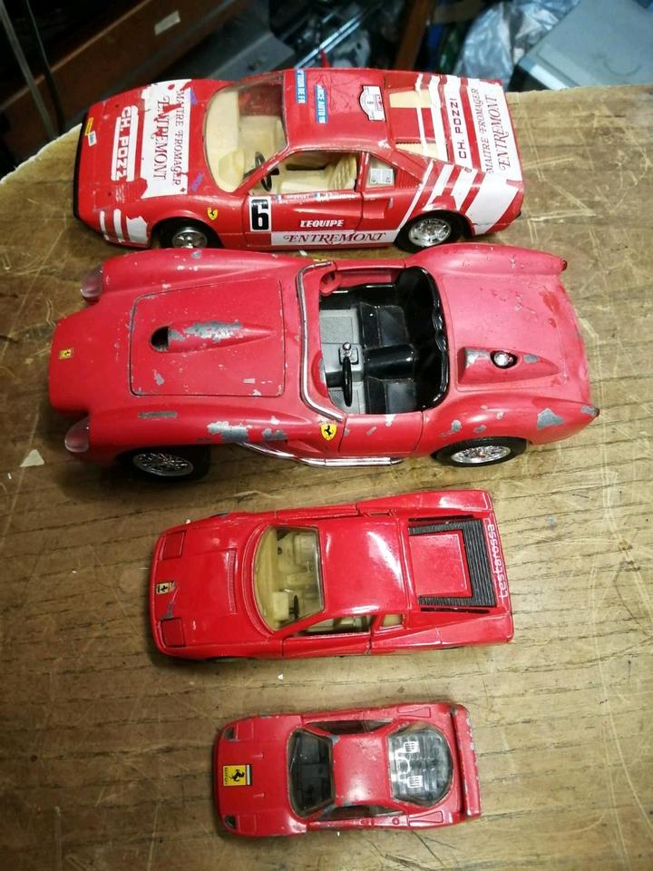 4 FERRARI Metall-Modell Autos, Metall, guter Zustand!