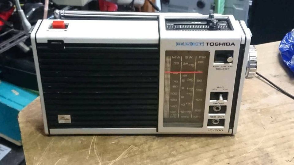 TOSHIBA Solid State IC-700 C, 3 Band Radio, guter Zustand!