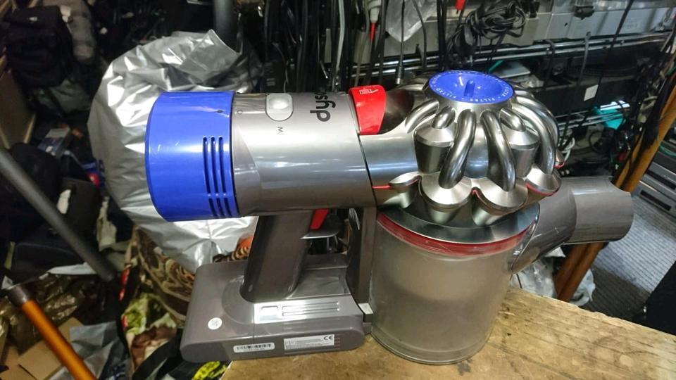 DYSON V8 absolute, Akku-Staubsauger mit Zubehör!!