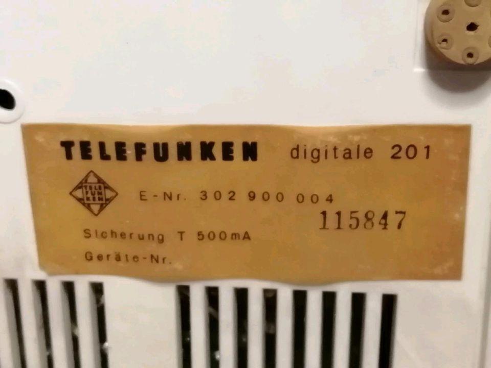 TELEFUNKEN digitale 201,Klappzahlen-Radiowecker, guter Zustand!!!