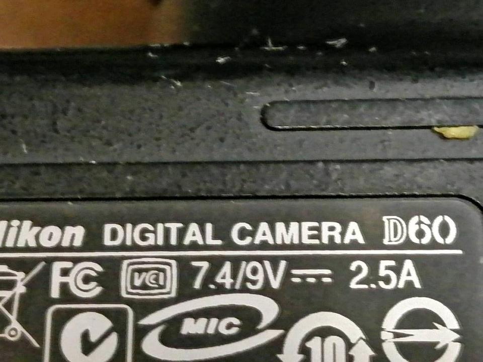 NIKON D60, Digital-Kamera mit Zubehör!!