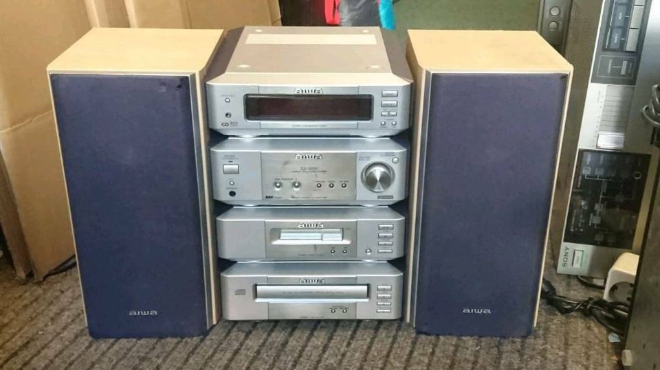 AIWA-Musikanlage+ 2 AIWA Boxen, OHNE MD-Player OHNE Fernbedienung