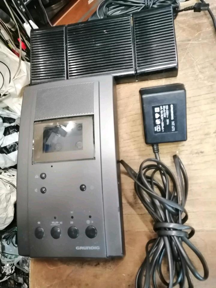 GRUNDIG Dt3201, Diktiergerät mit Zubehör!! Guter Zustand!!