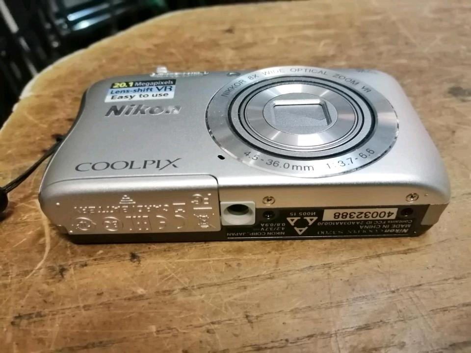 NIKON COOLPIX S3700, Digital-Kamera mit Zubehör, guter Zustand!!