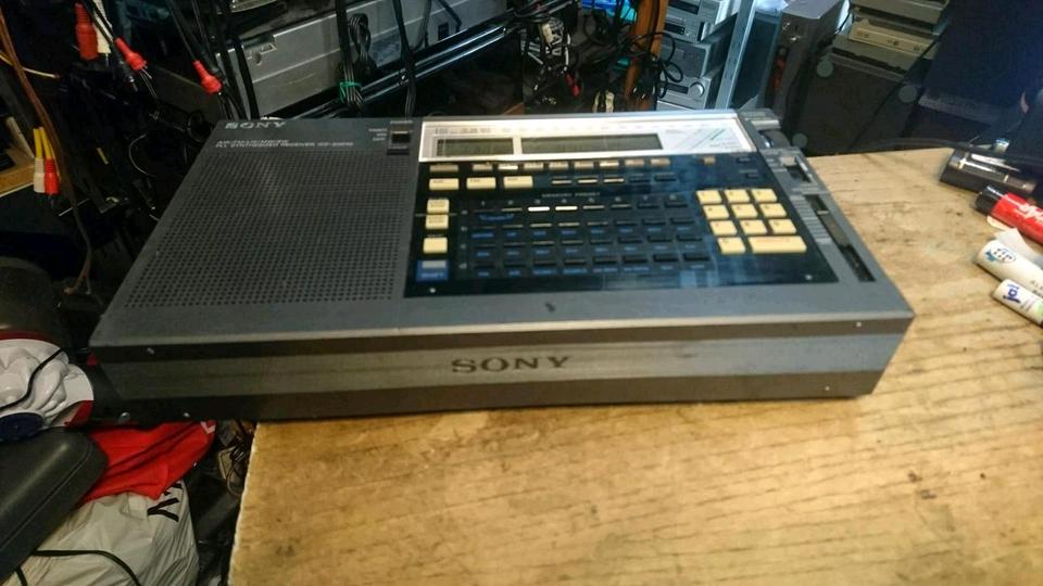 SONY ICF-2001D, Weltempfänger/Radio mit Original-Adapter!!