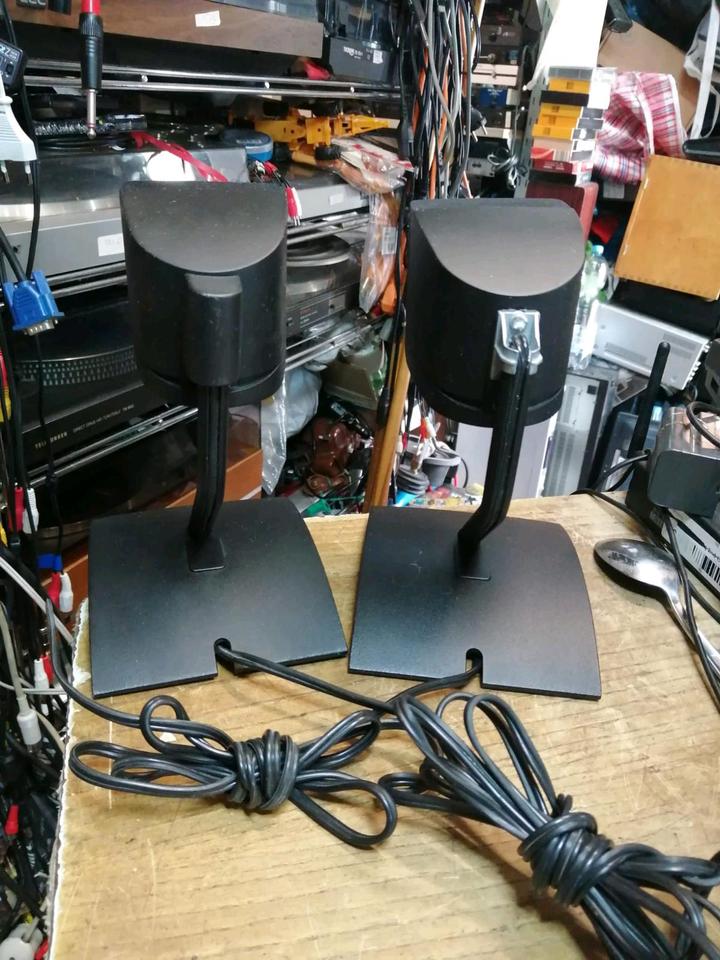 2 BOSE Tischstative UTS-20 + BOSE Boxen Series II, guter Zustand!