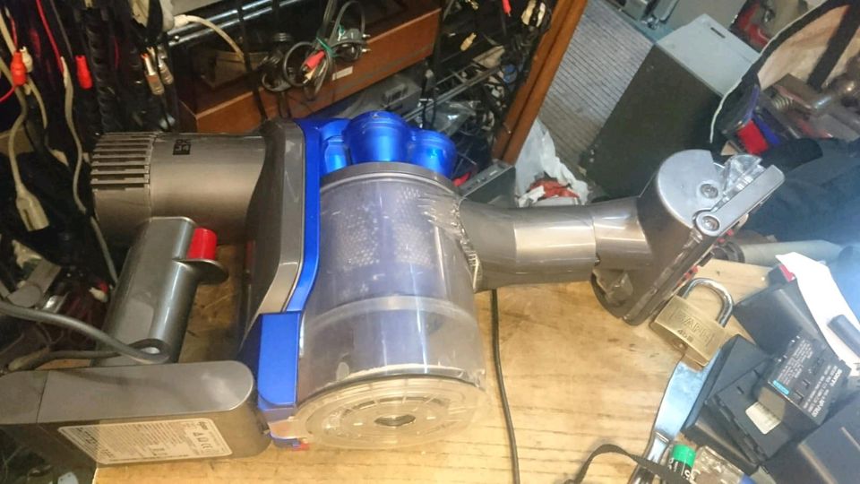 DYSON DC 34, Akku-Staubsauger mit Zubehör, guter Zustand!!