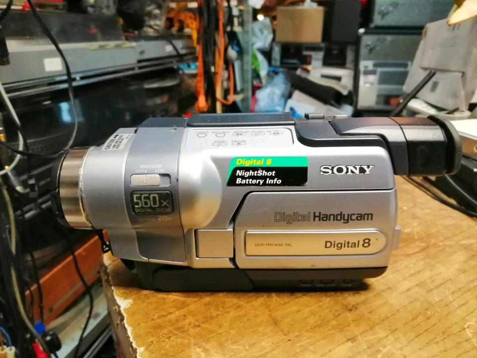 SONY DCR-TRV 145E Digital 8, Videocamera mit Zubehör!!