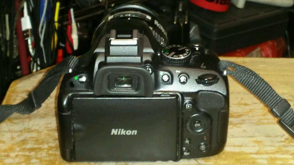 NIKON D5100 Digitalcamera + Objektiv NIKKOR 28-85 mm