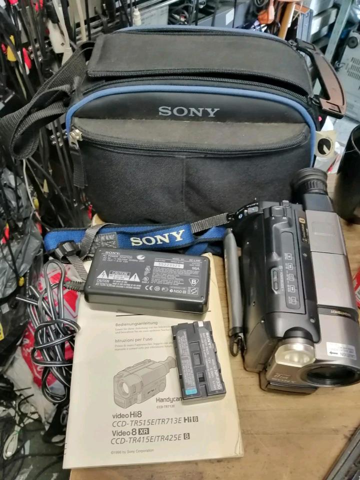 SONY CCD-TR515E, Videocamera Hi8 und Video 8, mit Zubehör!!!