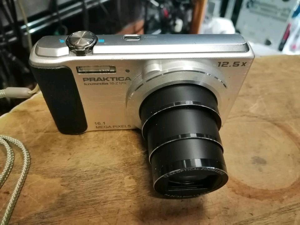 PRAKTICA LUXMEDIA 16-Z12S, Digital-Kamera mit Zubehör!!!