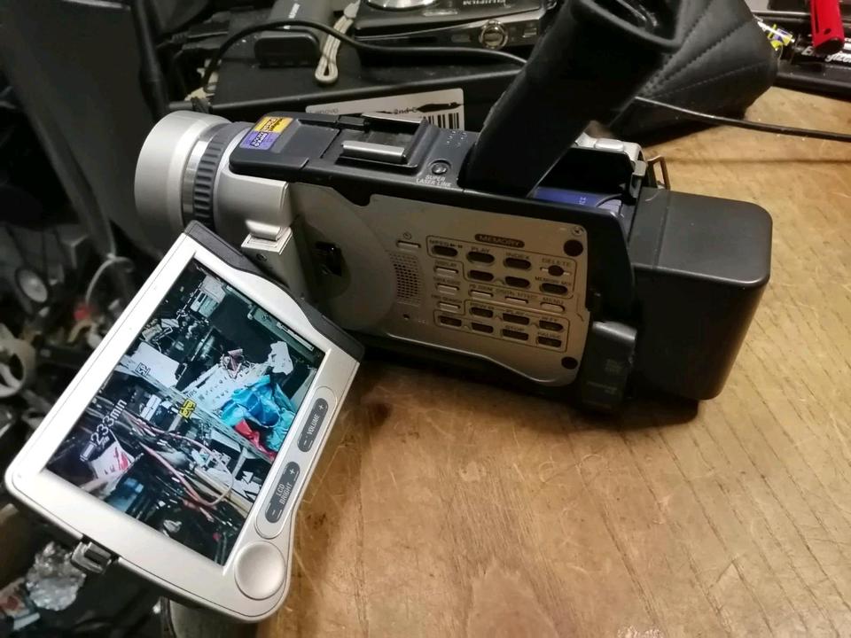 SONY DCR-TRV30E, MD-Videocamera mit Zubehör!!