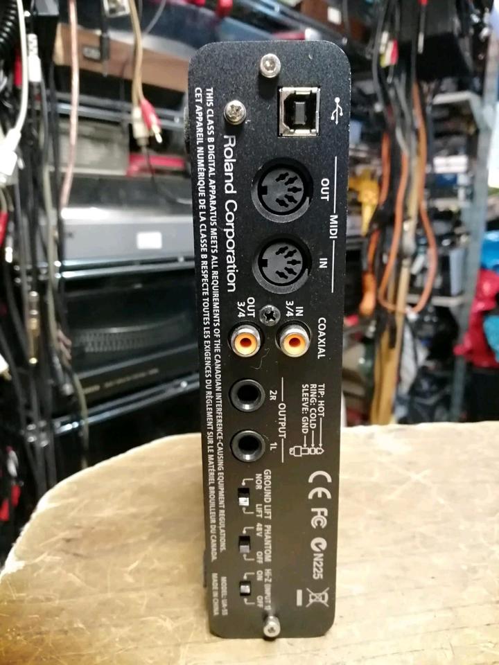 ROLAND Quad-Capture Analog 2x2 Digital 2x2!!!