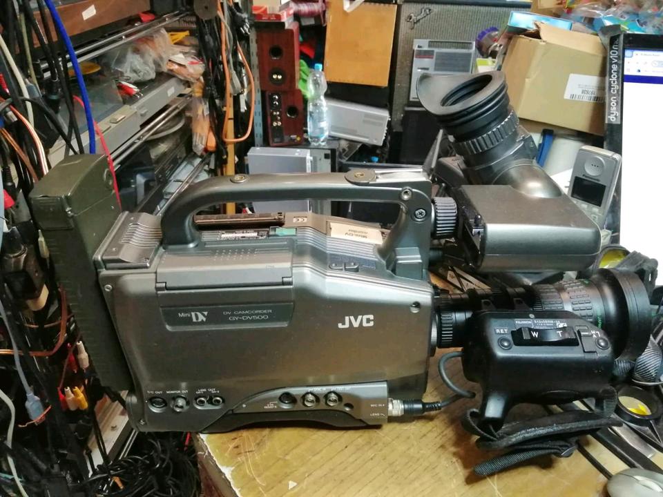 JVC GY-DV500, MiniDV-Videocamera mit einem Adapter!!
