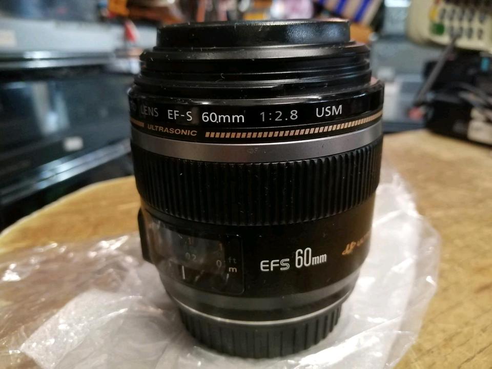 CANON EFS 60, 60 mm, f/2.8 Macro USM, Objektiv mit Original-Kart!