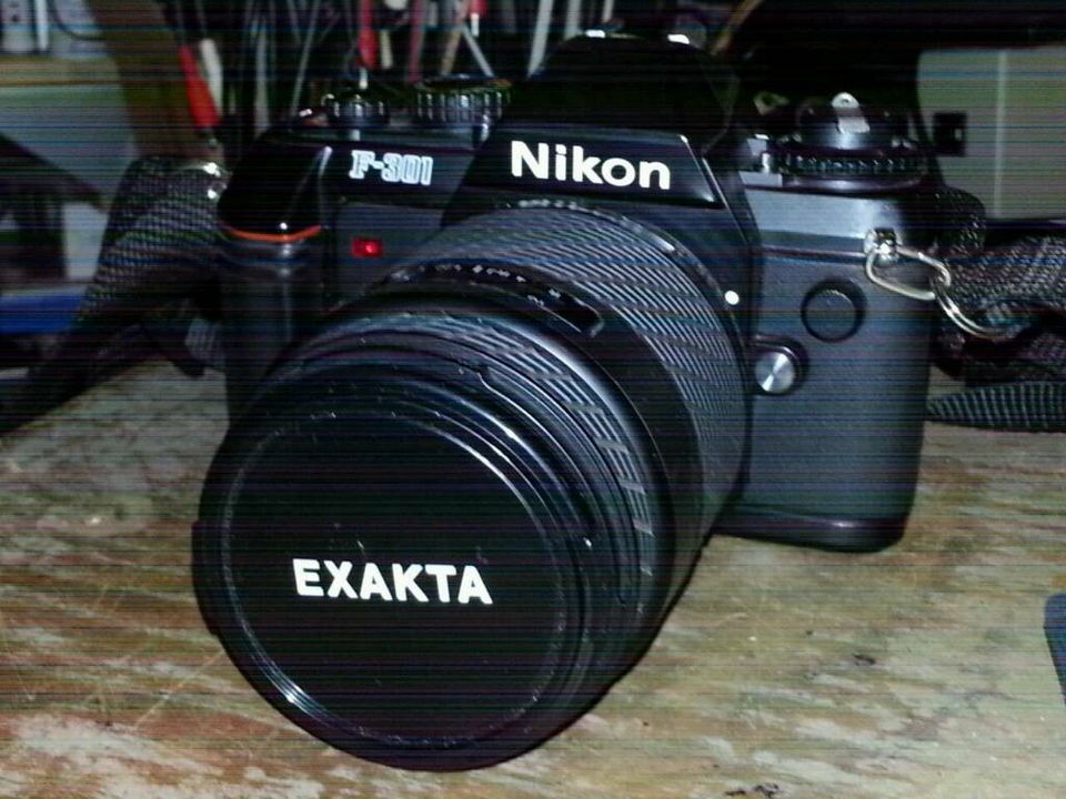 Nikon F-301; Camera + Objektiv EXAKTA 35-135 mm