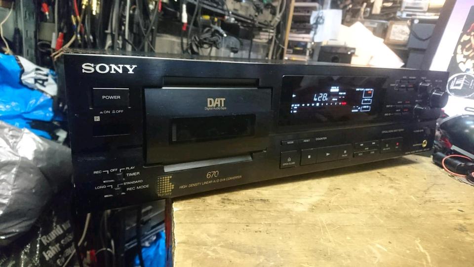 SONY DTC-670, Digital DAT-Recorder, etwas DEFEKT!!!