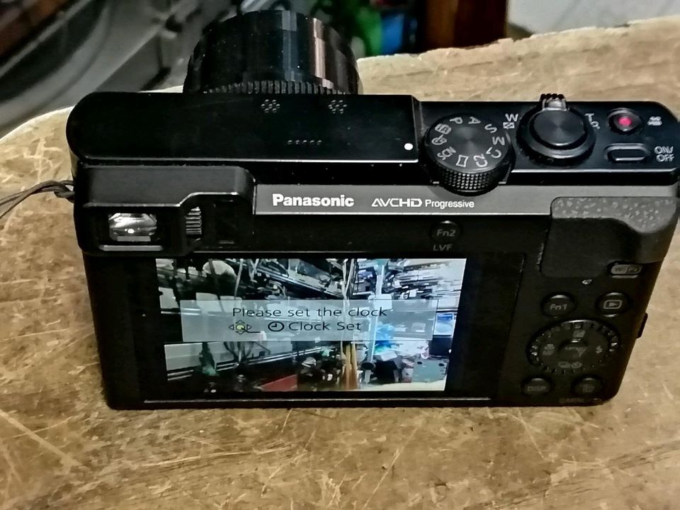 PANASONIC LUMIX DMC-TZ71, Digital-Kamera mit NEUEN Akku!!