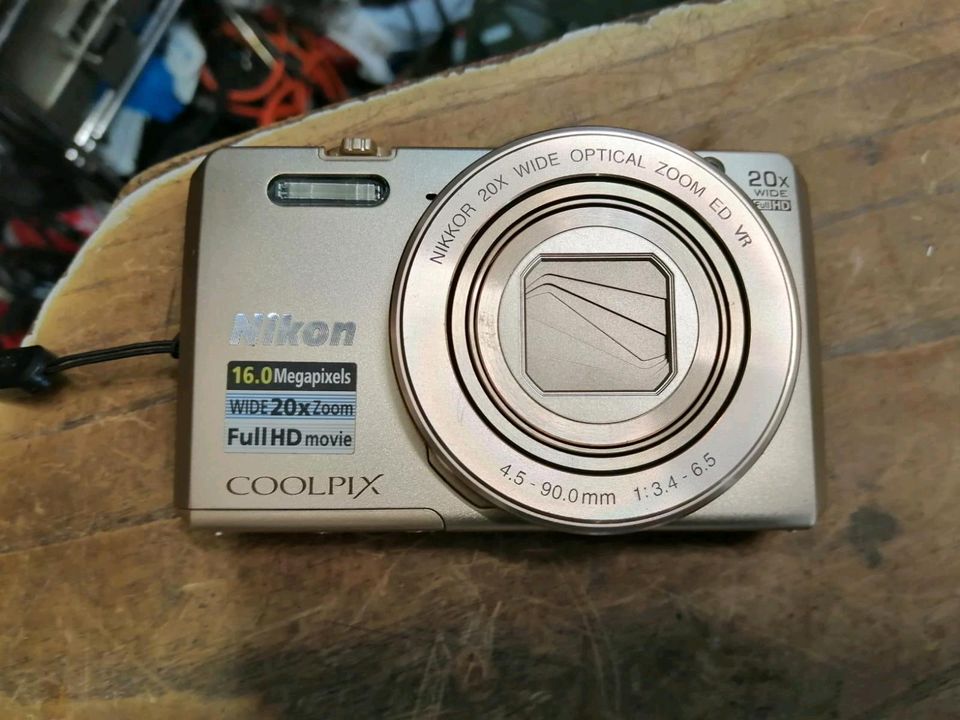 NIKON COOLPIX S7000, Digital-Kamera mit Zubehör!!