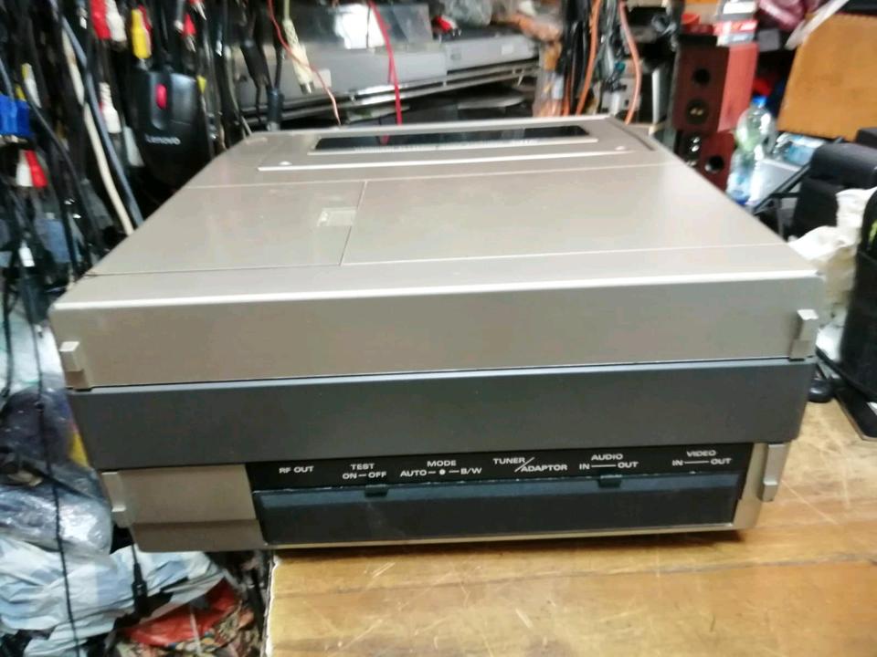 HITACHI VT-7000E Videorecorder, Adapter und Videocamera!!!