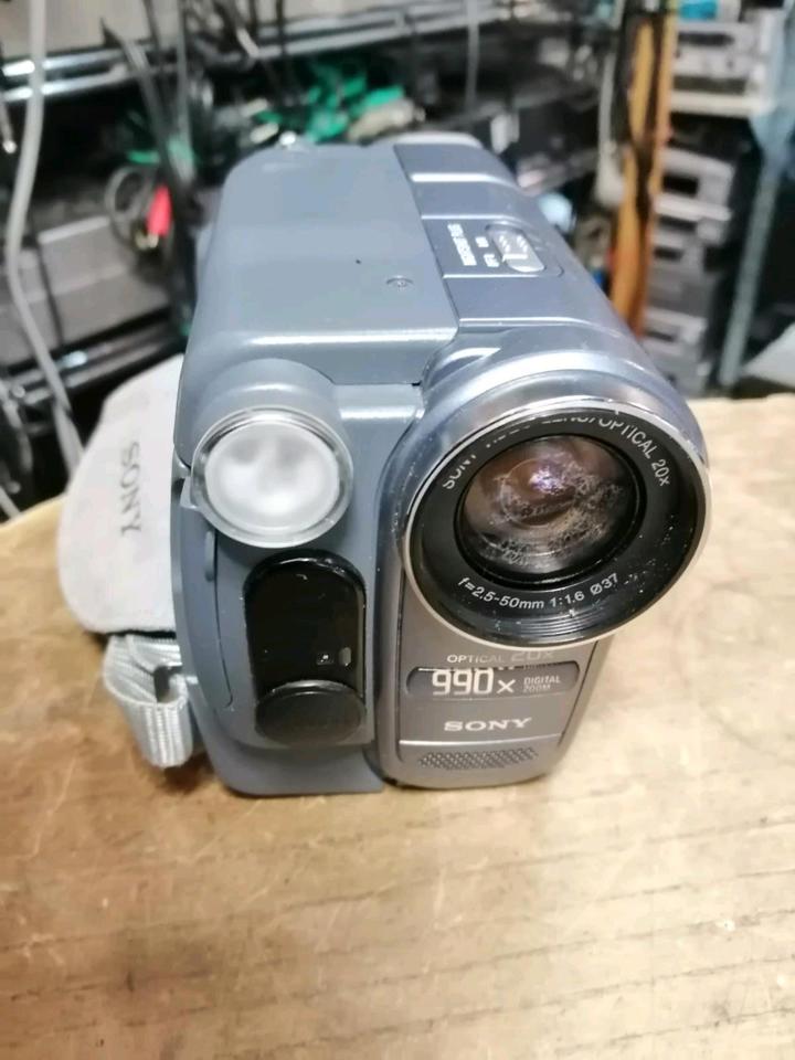 SONY CCD-TRV228E, Videocamera OHNE Zubehör, DEFEKT!!!