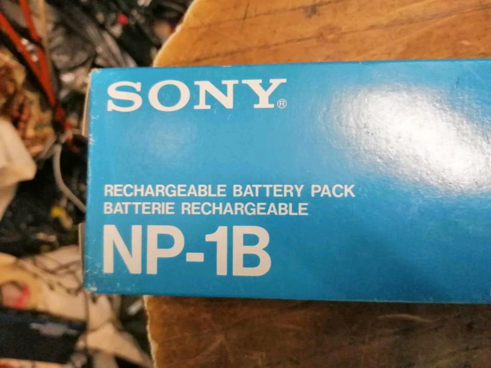 SONY NP-1B, Rechargeable Battery Packm NEU & OVP!!