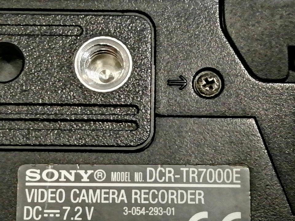 SONY DCR-TR7000E PAL, Videocamera Hi8 und Video 8, mit Zubehör!!